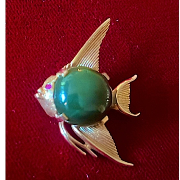 Jewelry - Vintage 14K Gold Jade Cabochon Ruby Eyes Fish Brooch
